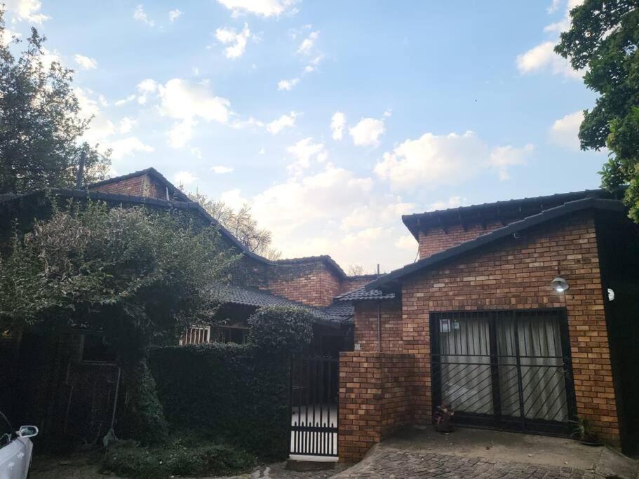 Albatrossways Lodge Sandton Eksteriør billede